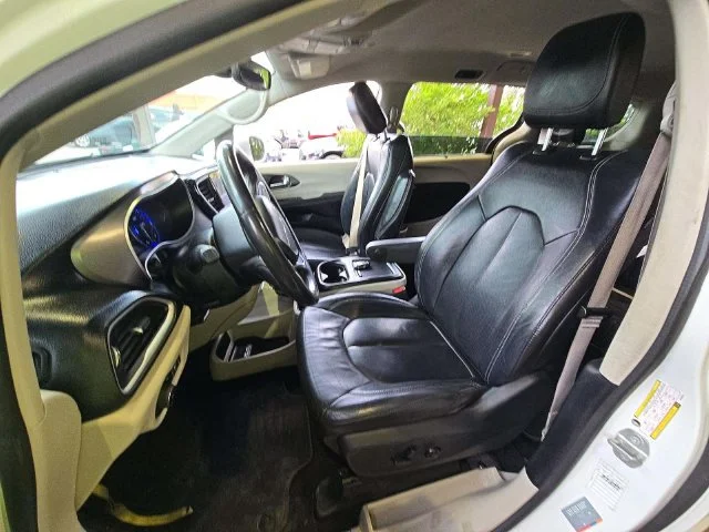 Used 2022 White Chrysler Touring L image 5