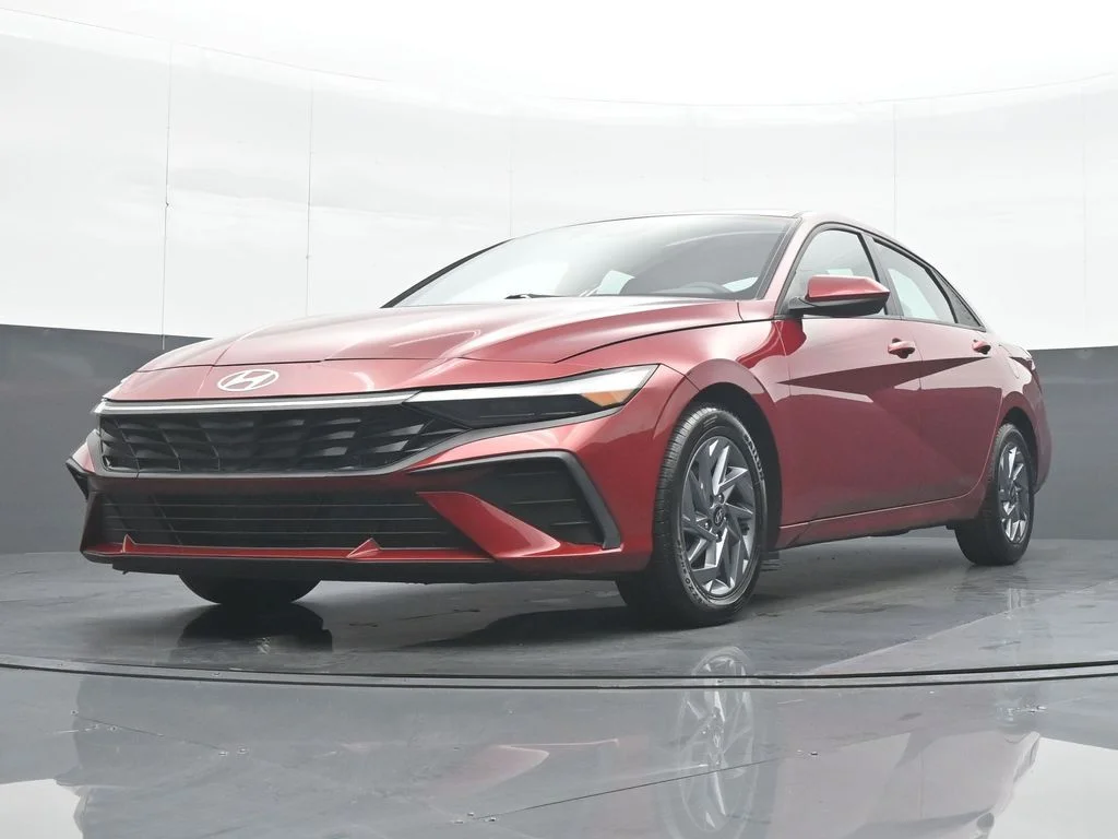 Used 2024 Red Hyundai SEL image 25