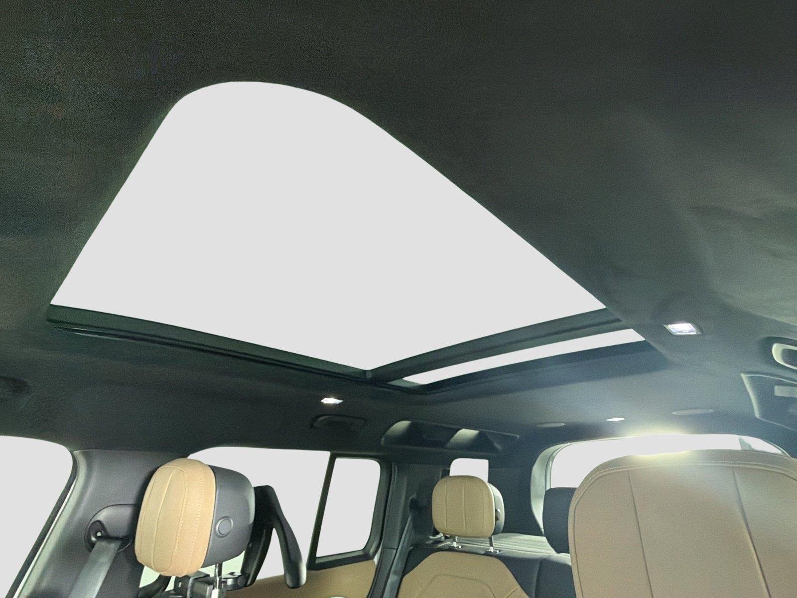 2026 Land Rover Defender V8 - Photo 22
