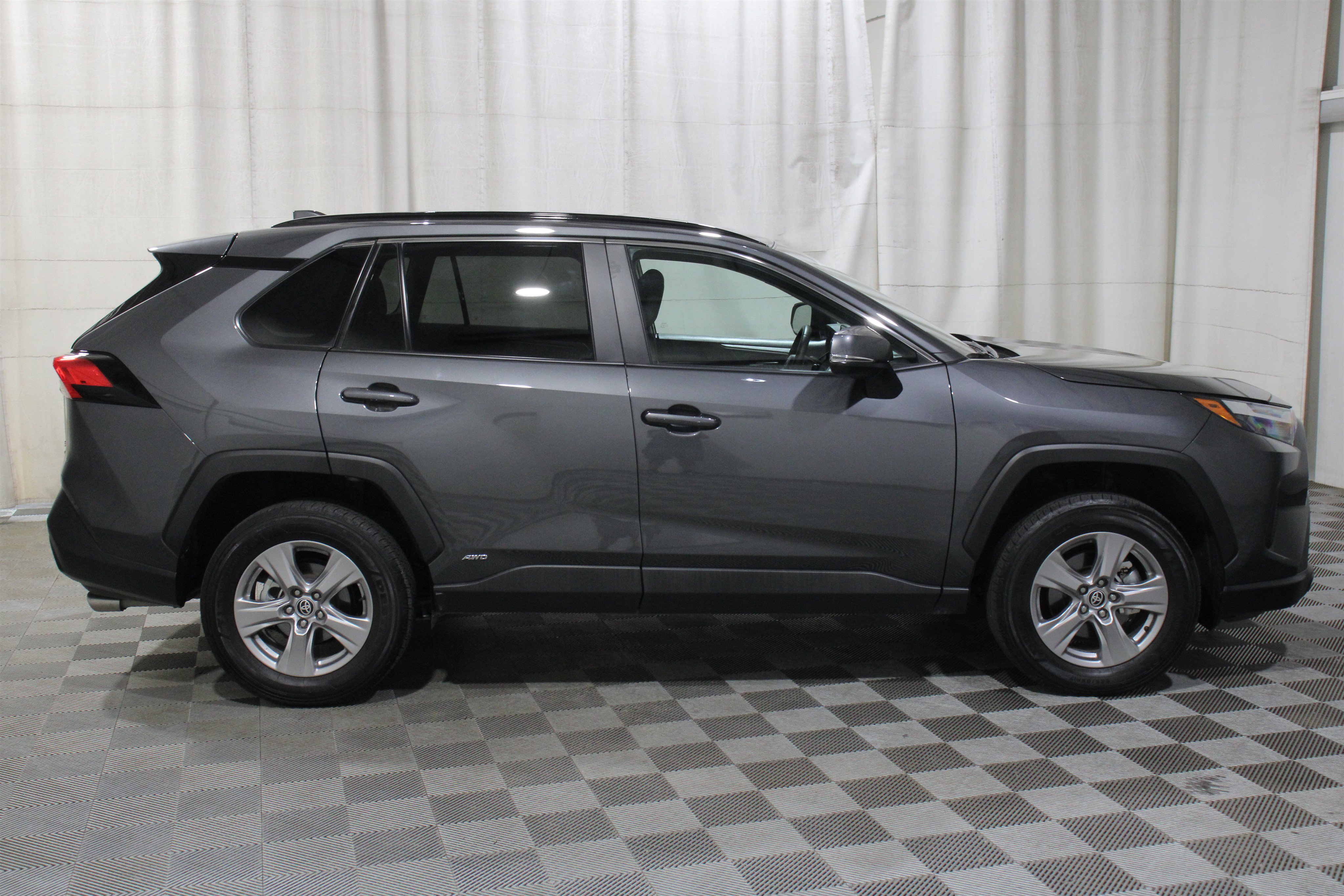 Used 2025 Magnetic Gray Metallic Toyota Hybrid XLE image 32
