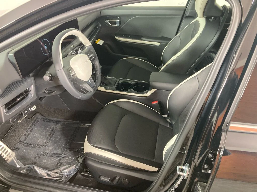 2026 Kia K4 GT-Line Turbo - Photo 11