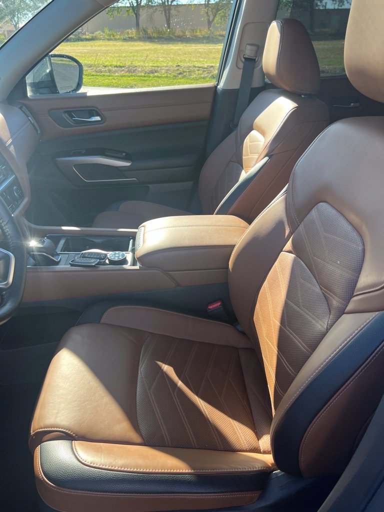 Certified Used 2025 Boulder Gray Nissan Platinum image 9