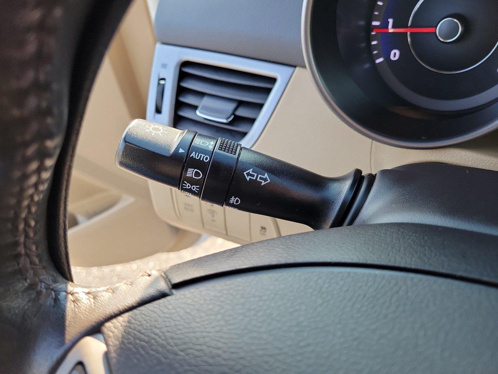 Used 2013 Shimmering White Hyundai Limited image 25