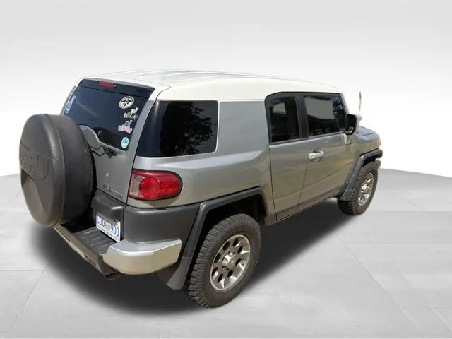 Used 2011 Silver Toyota Base image 3