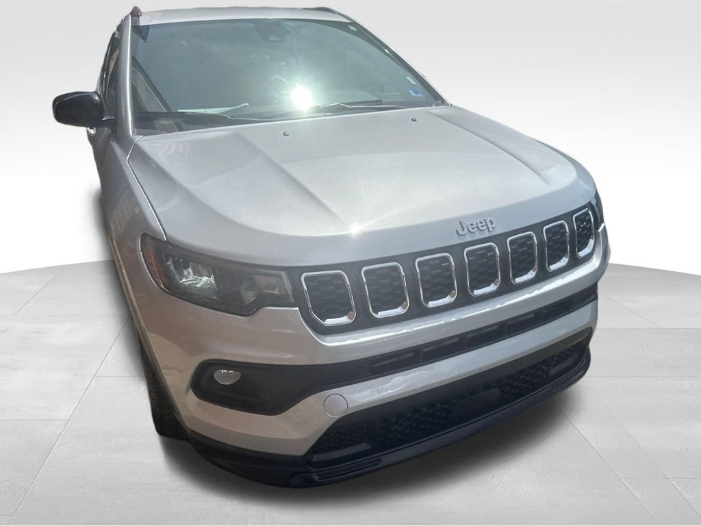 Used 2024 Silver Jeep Latitude image 24