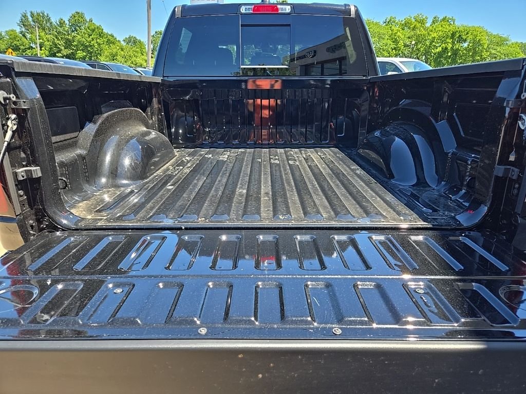 New 2026 Diamond Black Crystal Pearl-Coat Exterior Paint RAM Big Horn/Lone Star image 25