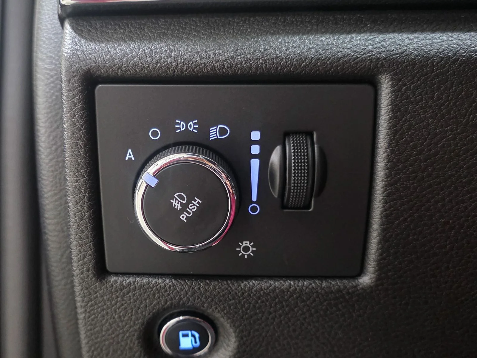 Used 2018 Red Jeep Limited image 25