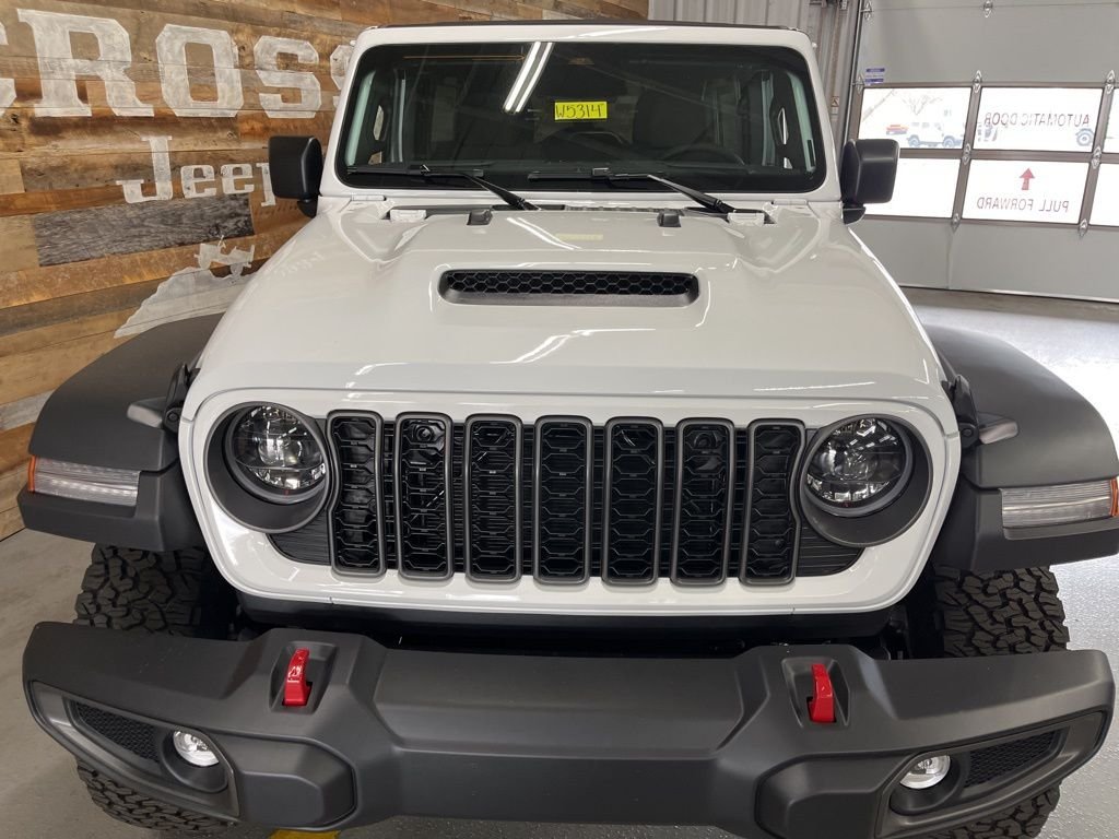 New 2026 Bright White Clear-Coat Exterior Paint Jeep Rubicon image 8