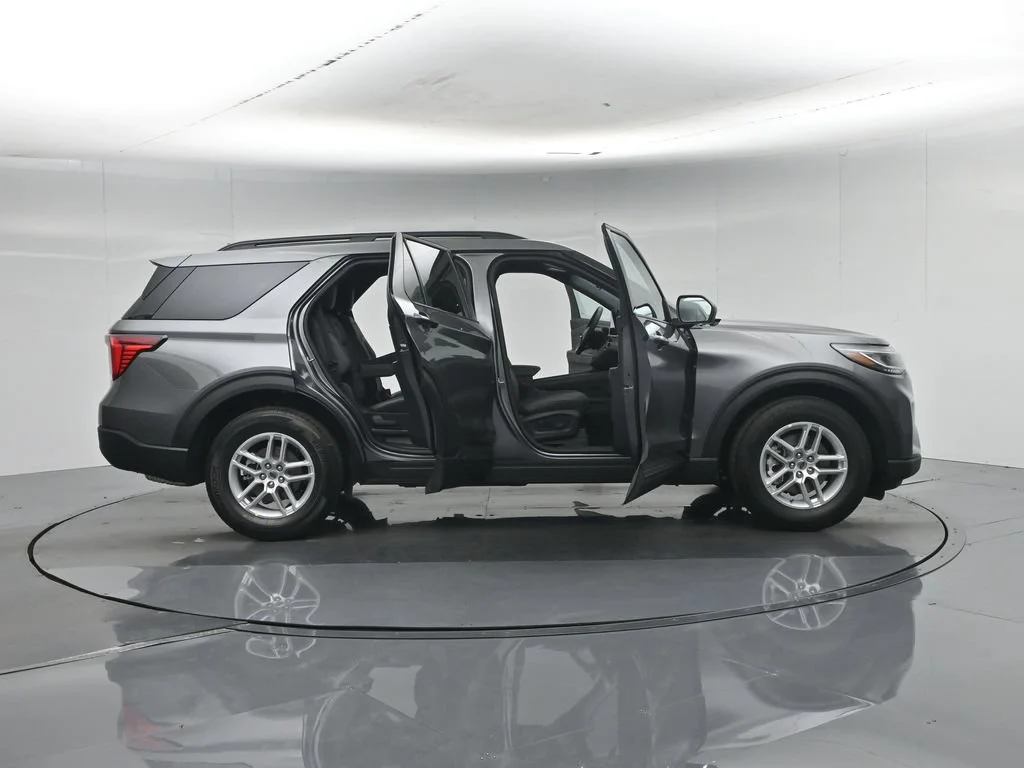 New 2027 Carbonized Gray Metallic Ford Active image 36