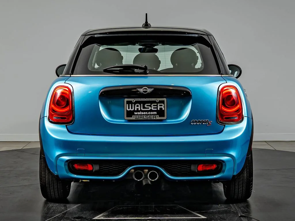 Used 2016 Electric Blue Metallic MINI  image 6
