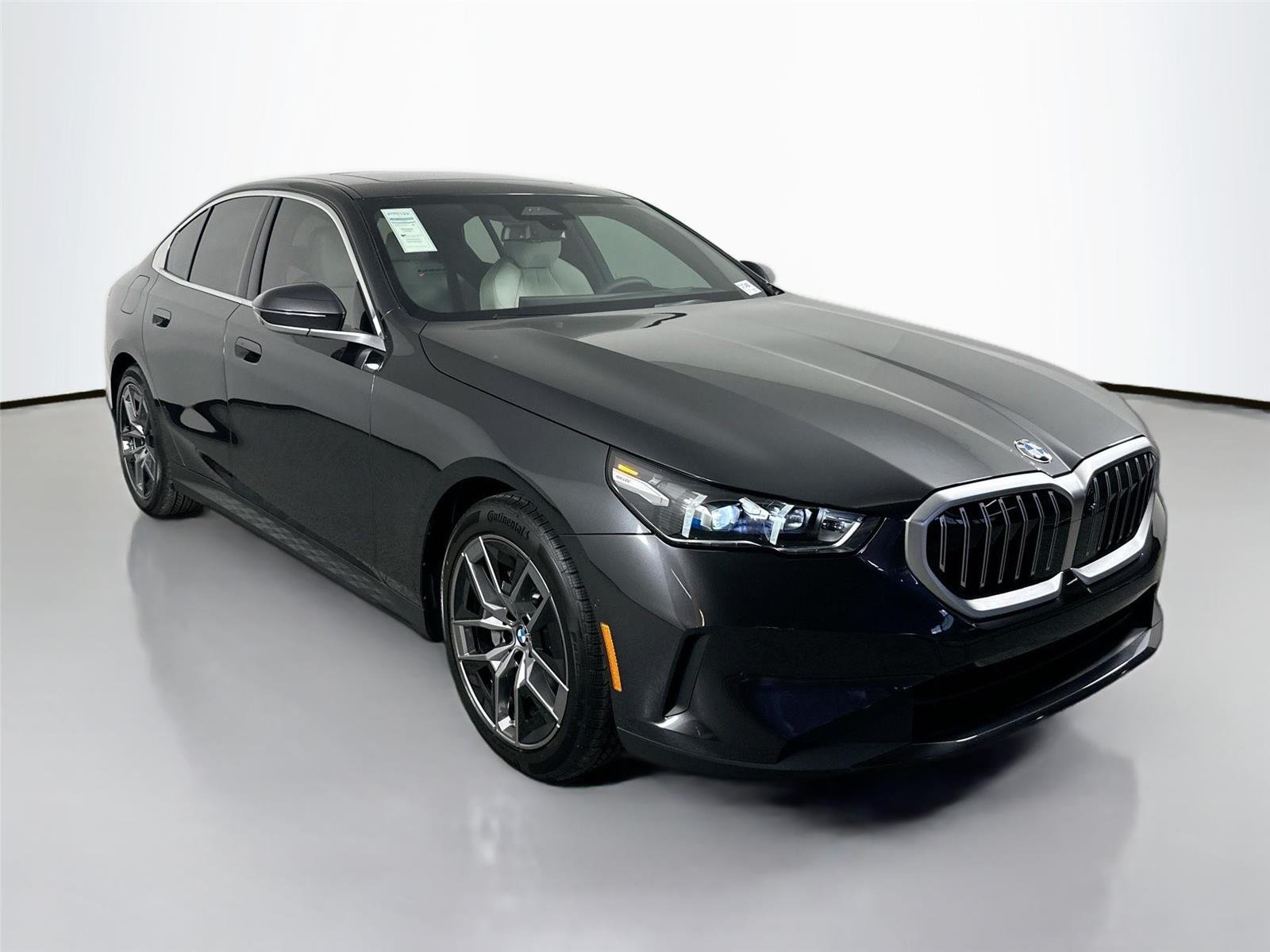 Certified Used 2026 Dark Graphite Metallic BMW 530i image 4