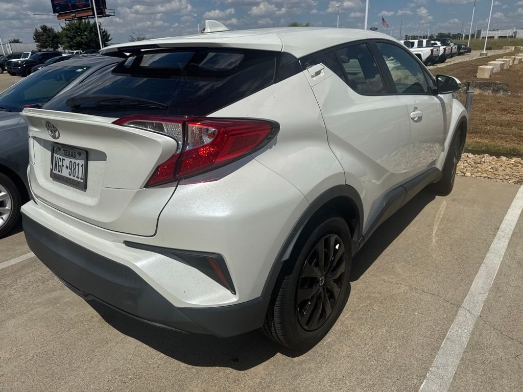 Used 2021 White Toyota LE image 3