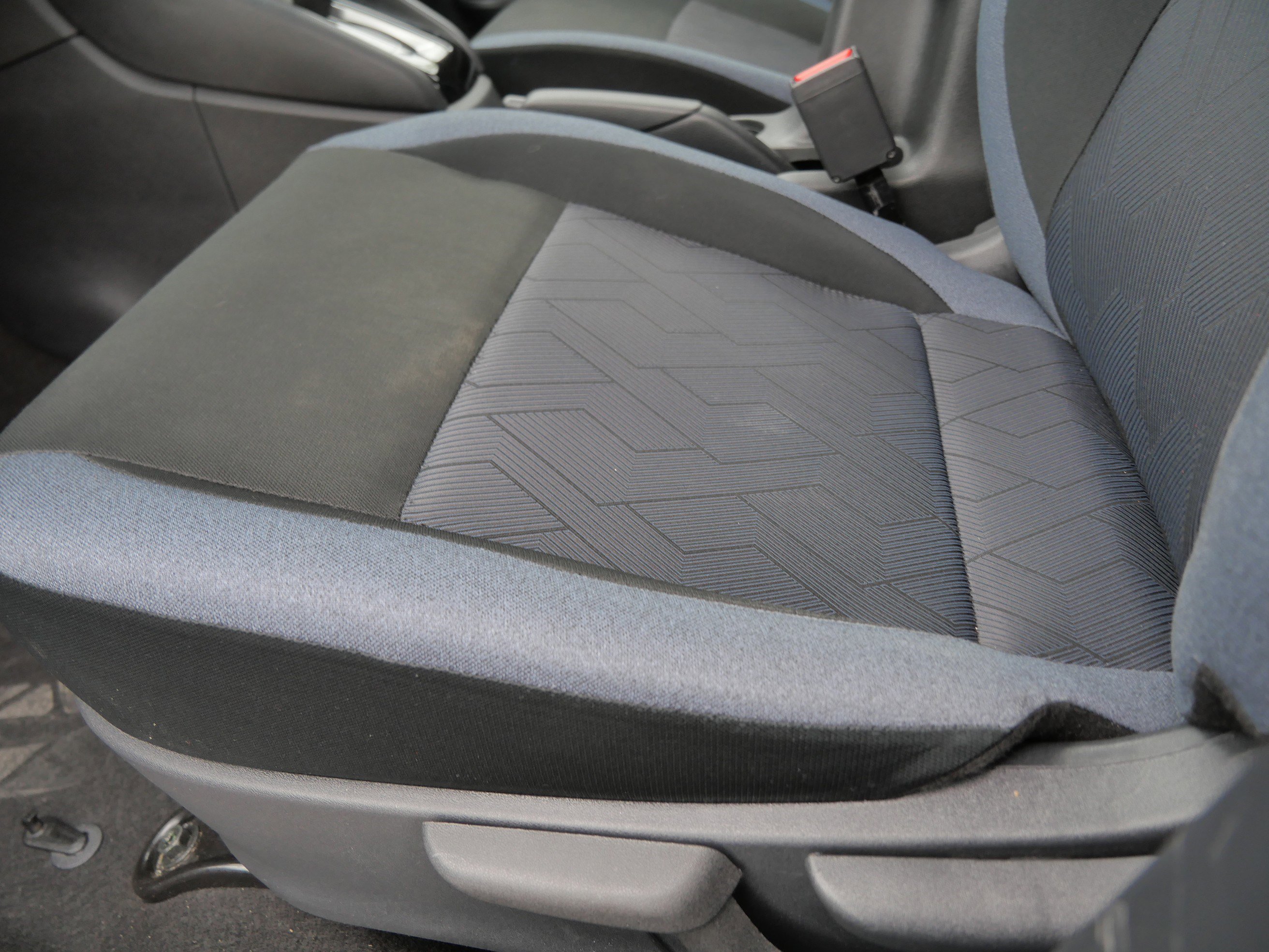2025 Nissan Versa Sedan SV - Photo 20