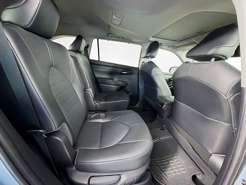 Used 2021  Toyota XLE image 28
