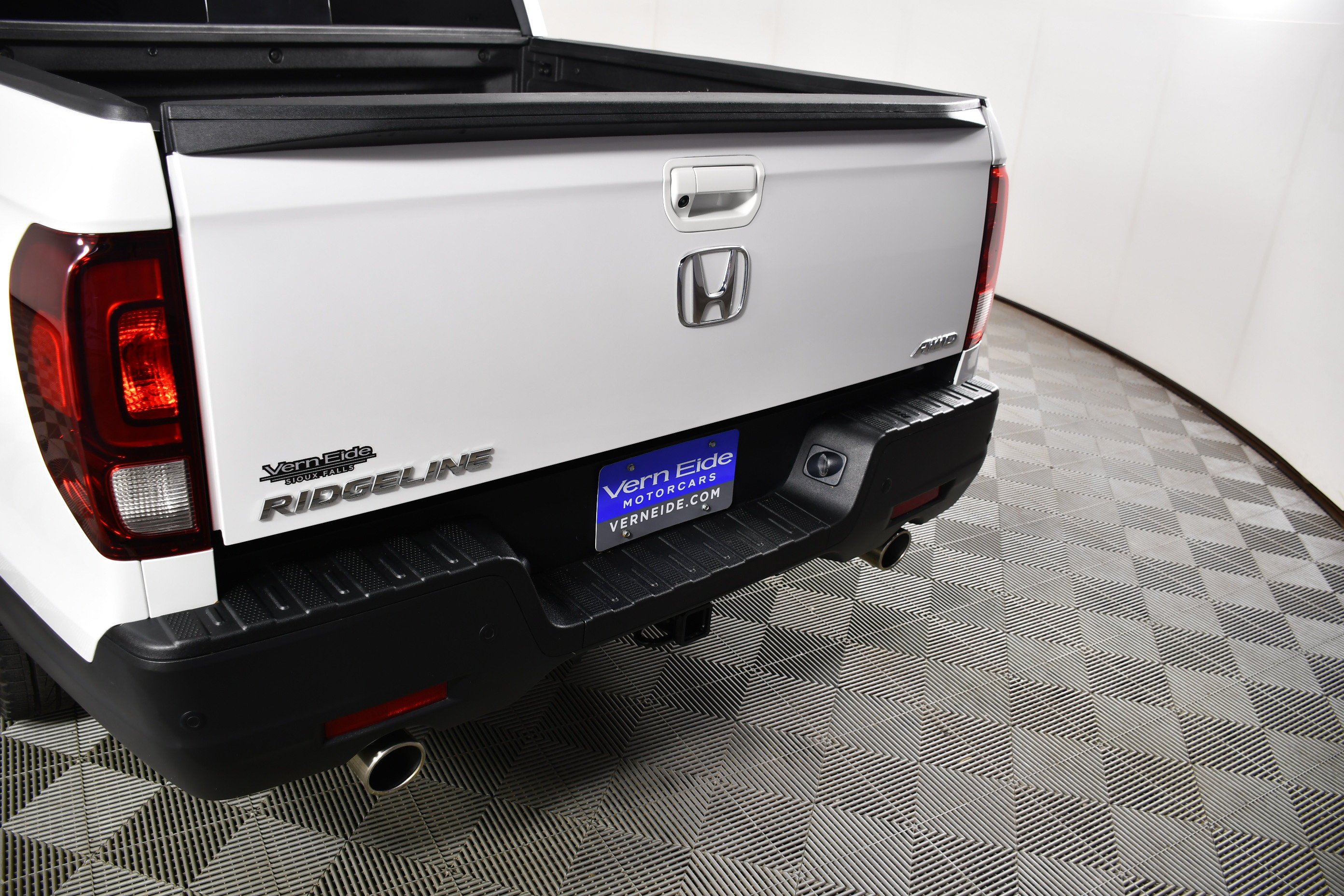 Certified Used 2023 Platinum White Pearl Honda AWD RTL-E image 15