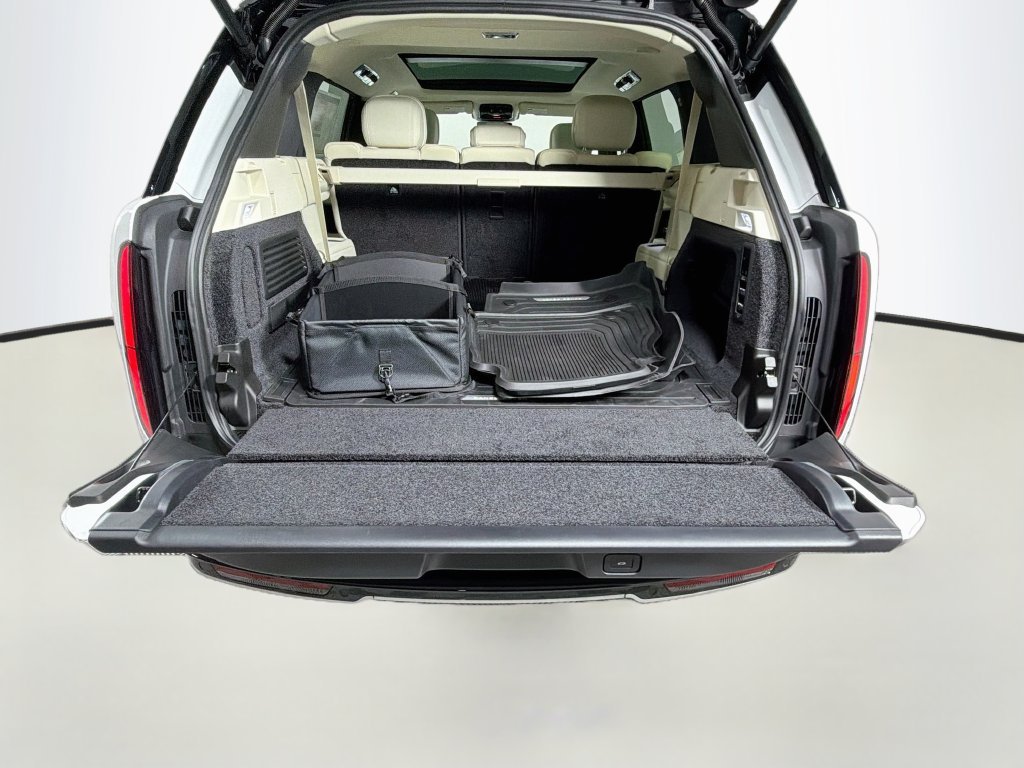 New 2027 Fuji White Land Rover SE image 28