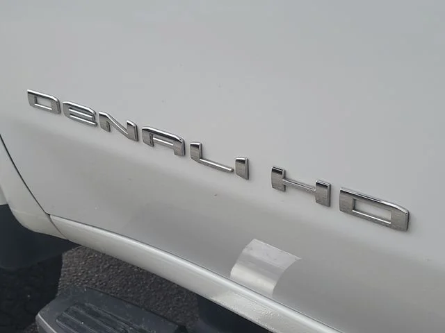 Used 2025 White GMC Denali image 9