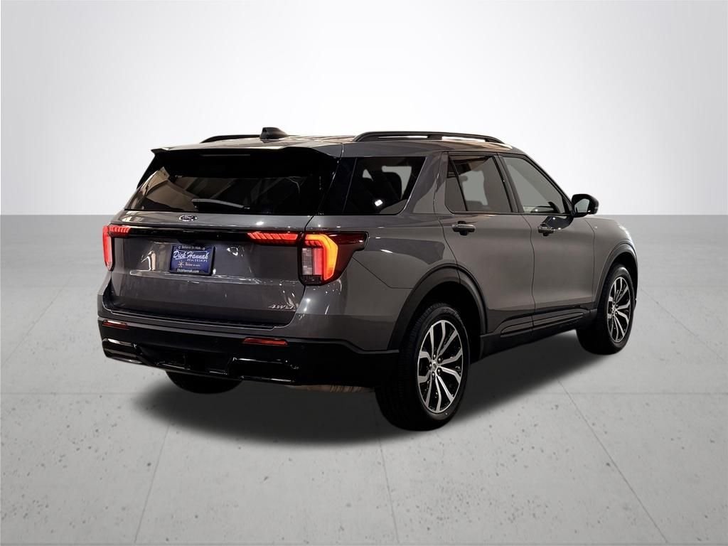 Certified Used 2025 Gray Ford ST-Line image 11