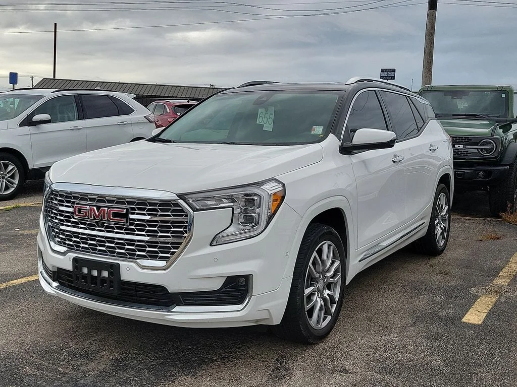 Used 2024 Summit White GMC Denali image 2