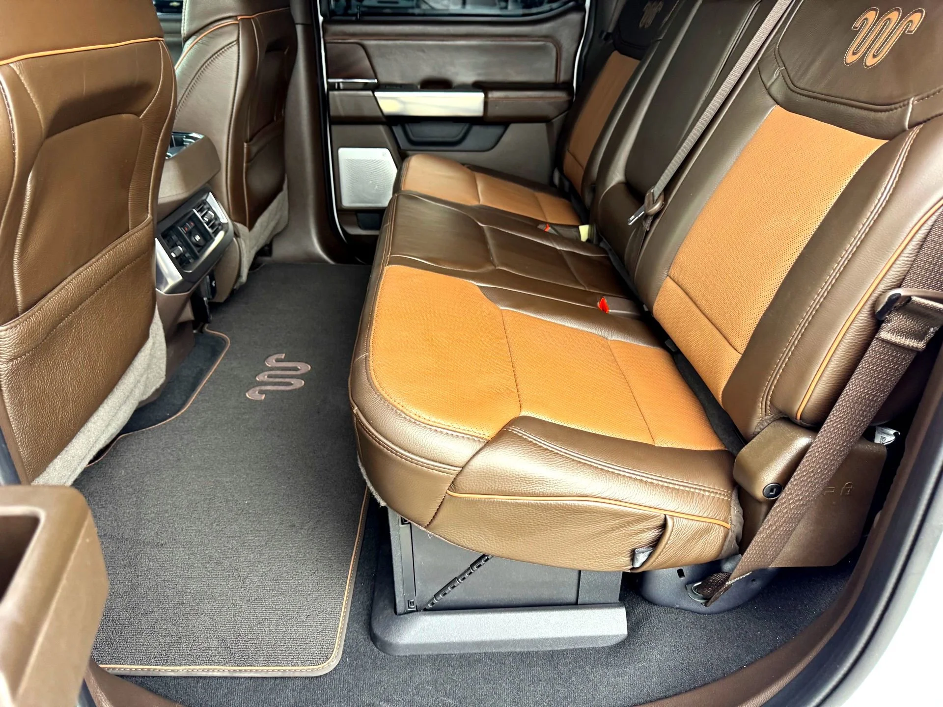 Used 2024  Ford King Ranch image 17
