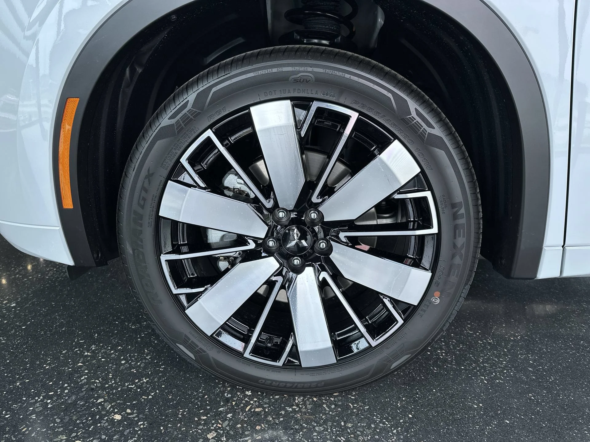 New 2026 White Diamond Mitsubishi SEL image 26