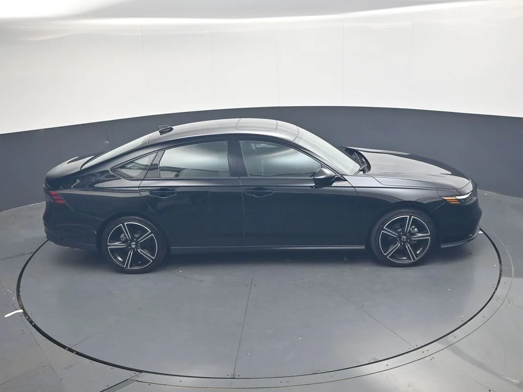 Used 2026 Crystal Black Pearl Honda SE image 25