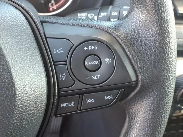 2024 Toyota RAV4 XLE - Photo 21