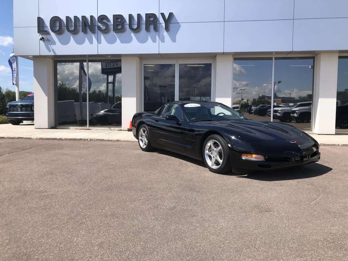 Used 2001 Black Chevrolet 2dr Cpe image 1