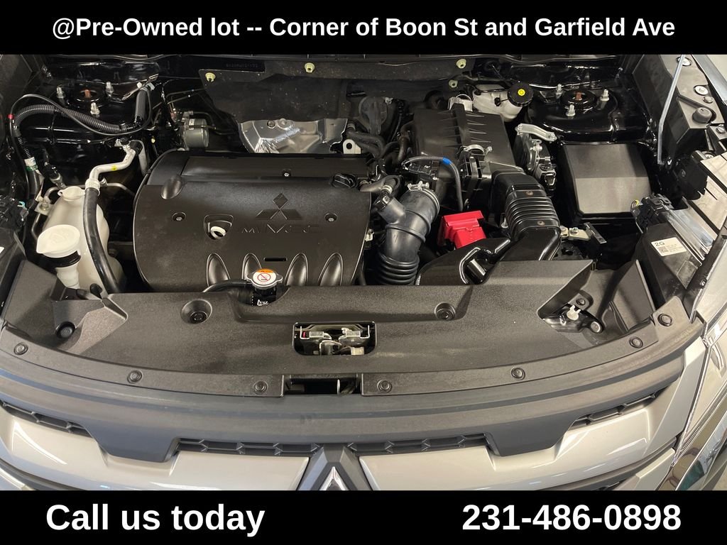 Used 2024  Mitsubishi  image 4