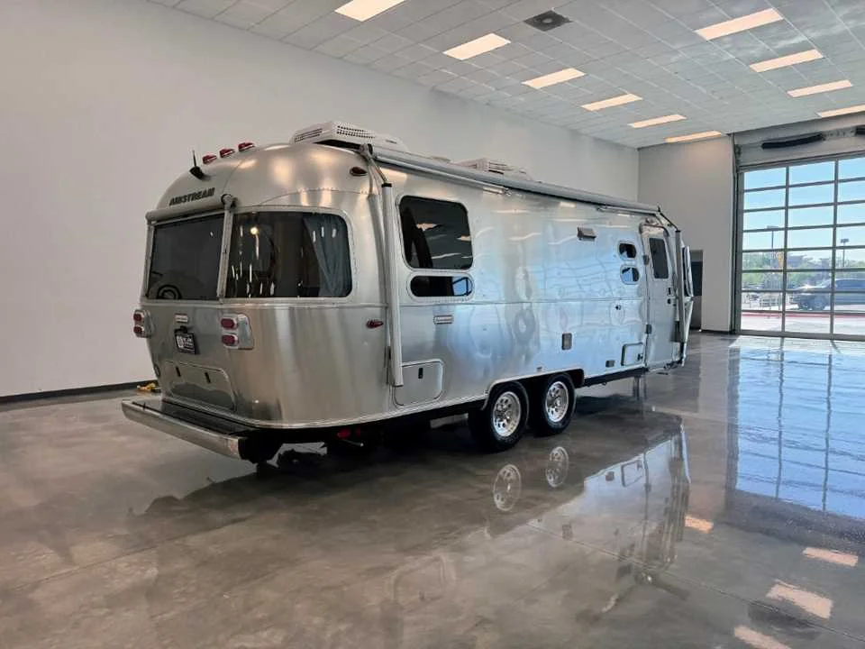 Used 2022 SILVER AIRSTREAM  image 2