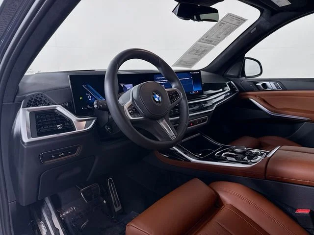 Used 2024 Gray BMW xDrive40i image 9