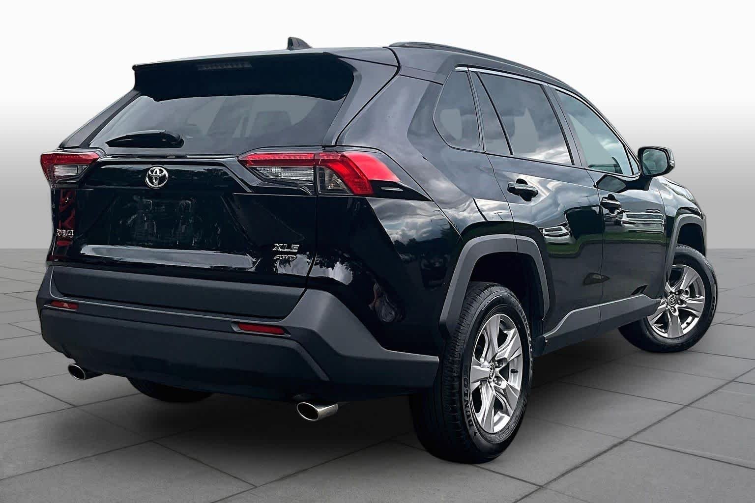 Used 2025 Midnight Black Metallic Toyota XLE image 13