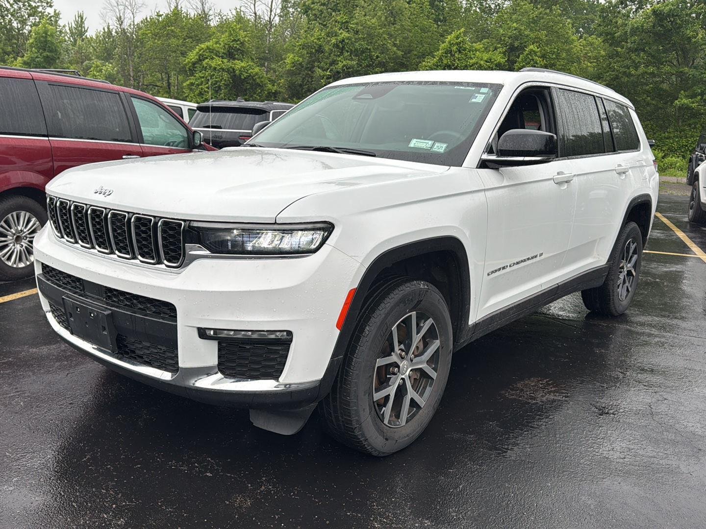 Used 2023  Jeep Limited image 7