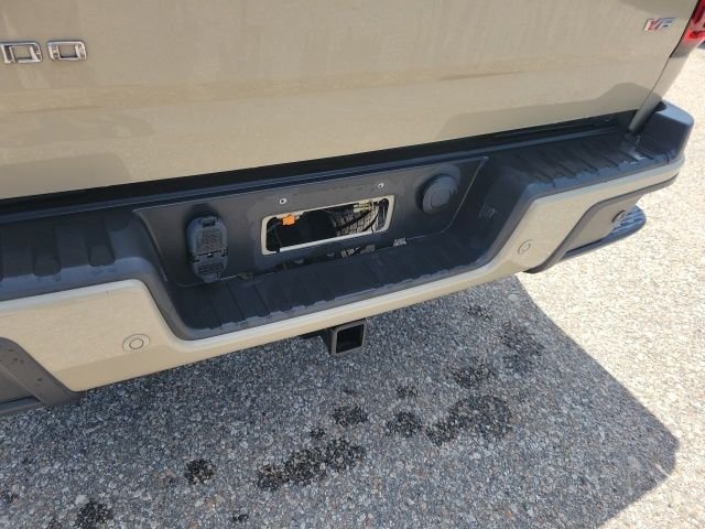 Used 2022 Sand Dune Metallic Chevrolet Z71 image 26