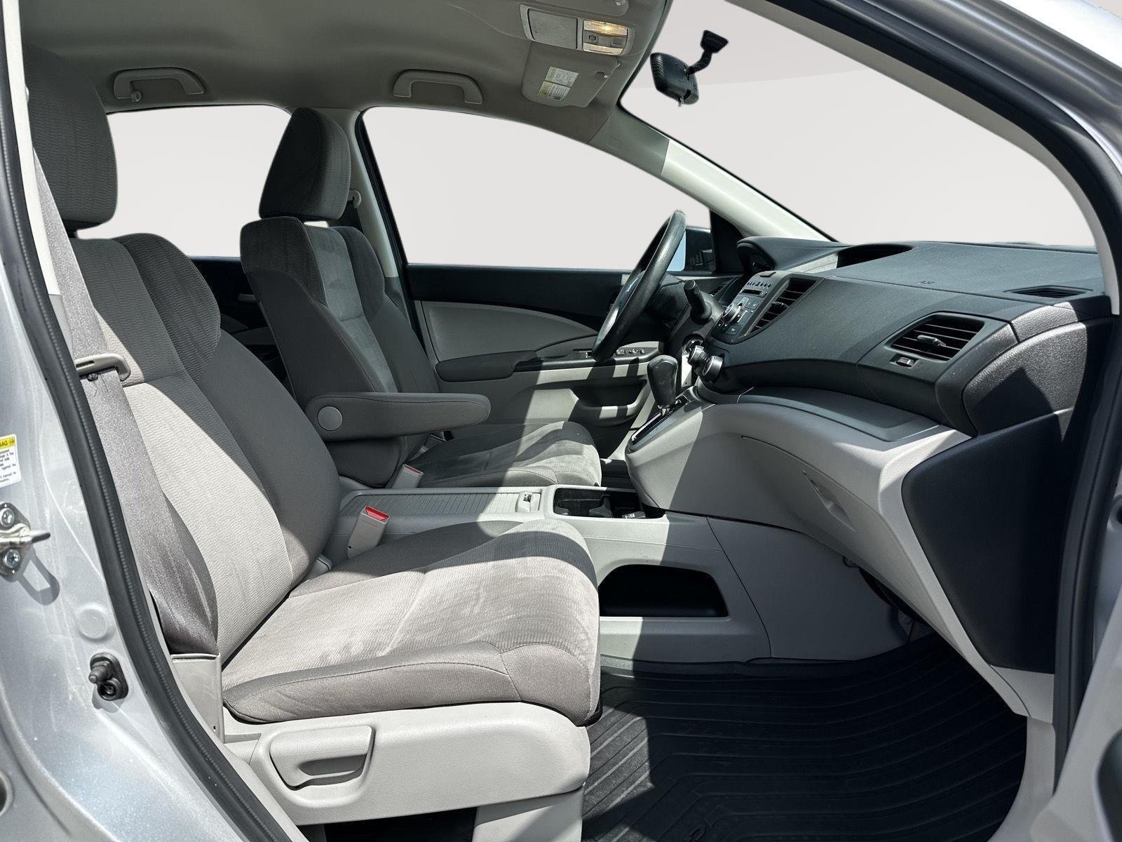 Used 2014 Alabaster Silver Metallic Honda LX image 23