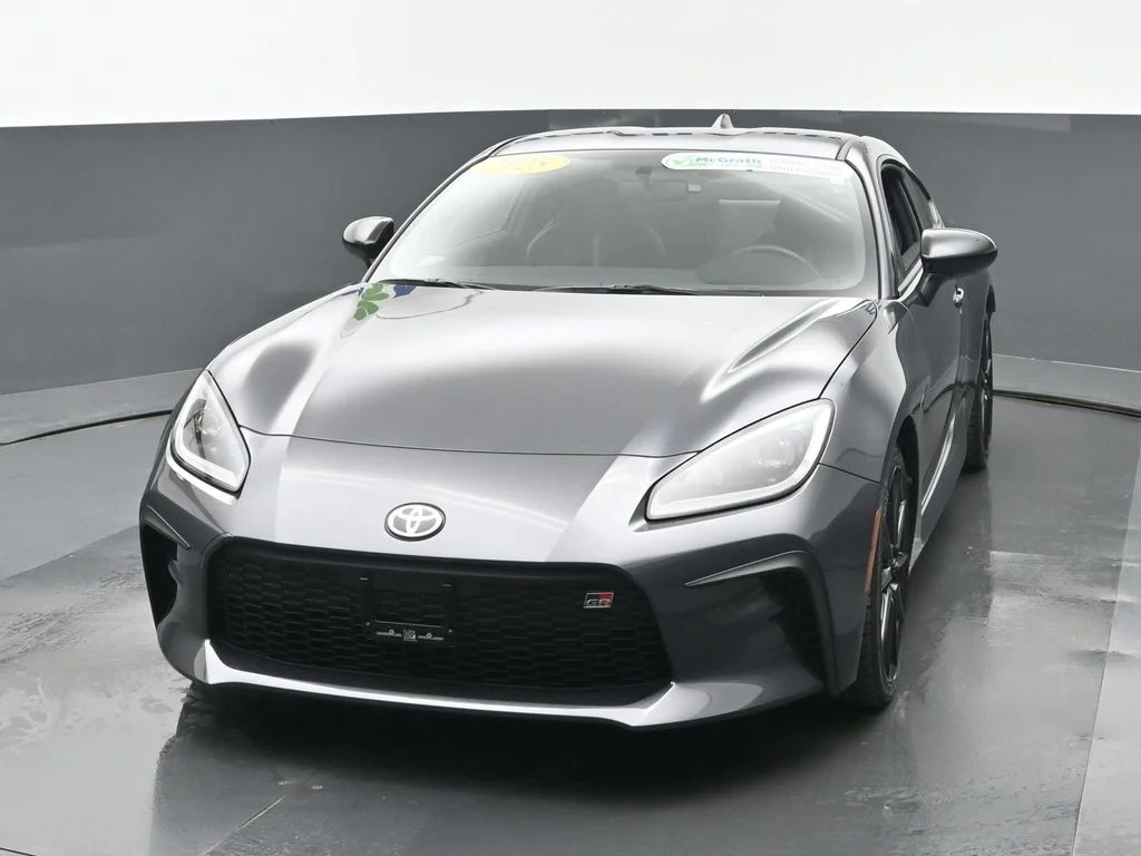 Used 2025  Toyota Premium image 17