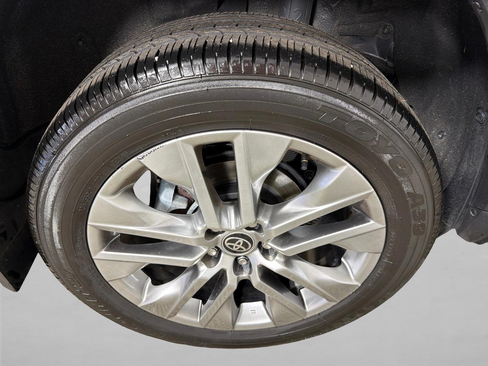 Certified Used 2025 Wind Chill Pearl Toyota Limited image 18