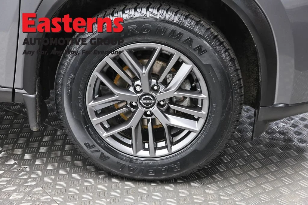 Used 2023 Gray Nissan S image 31