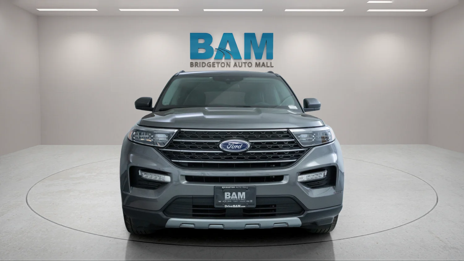 Certified Used 2023 Gray Ford XLT image 2