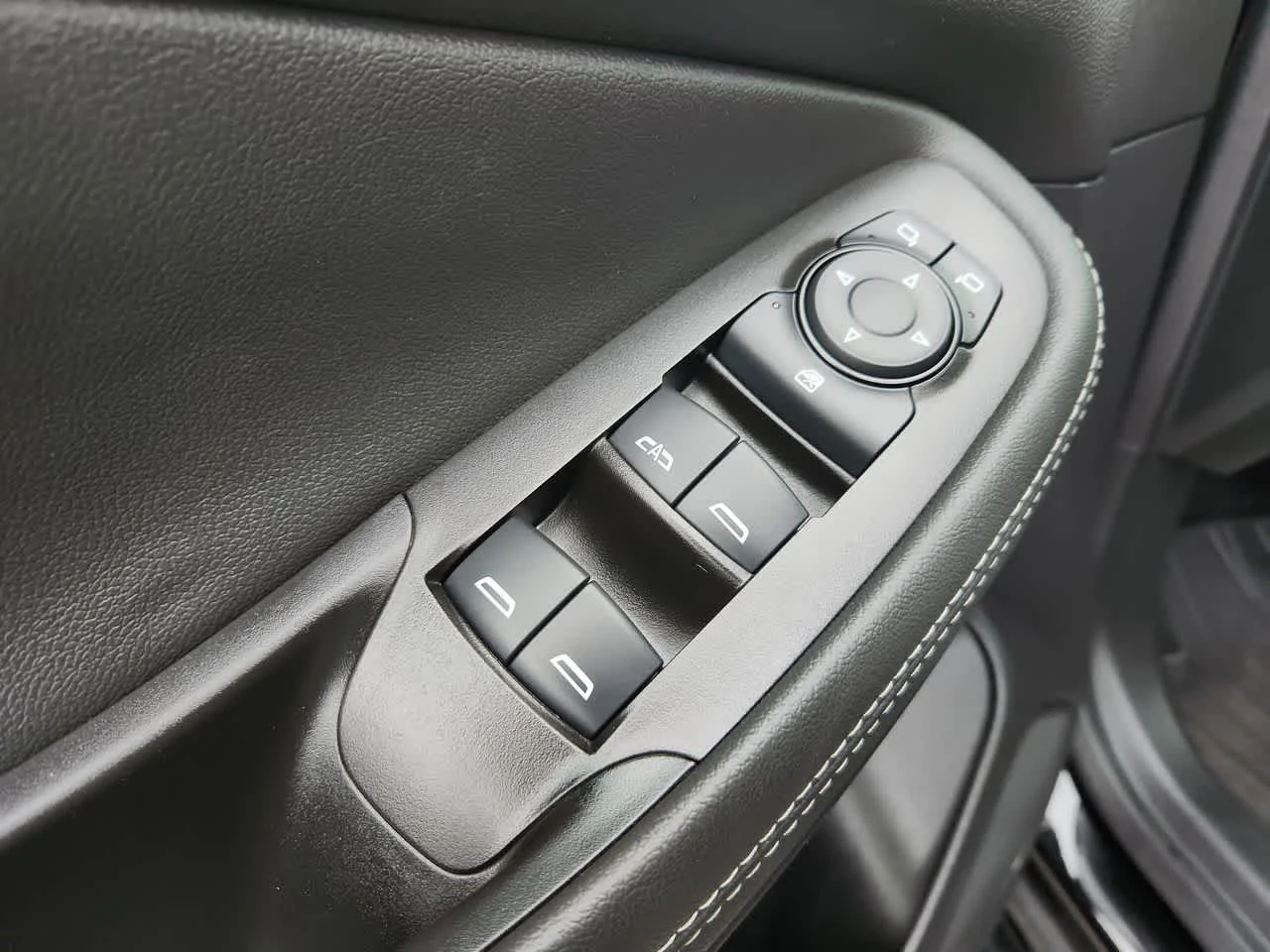 Used 2024 Ebony Twilight Metallic Buick Sport Touring image 11
