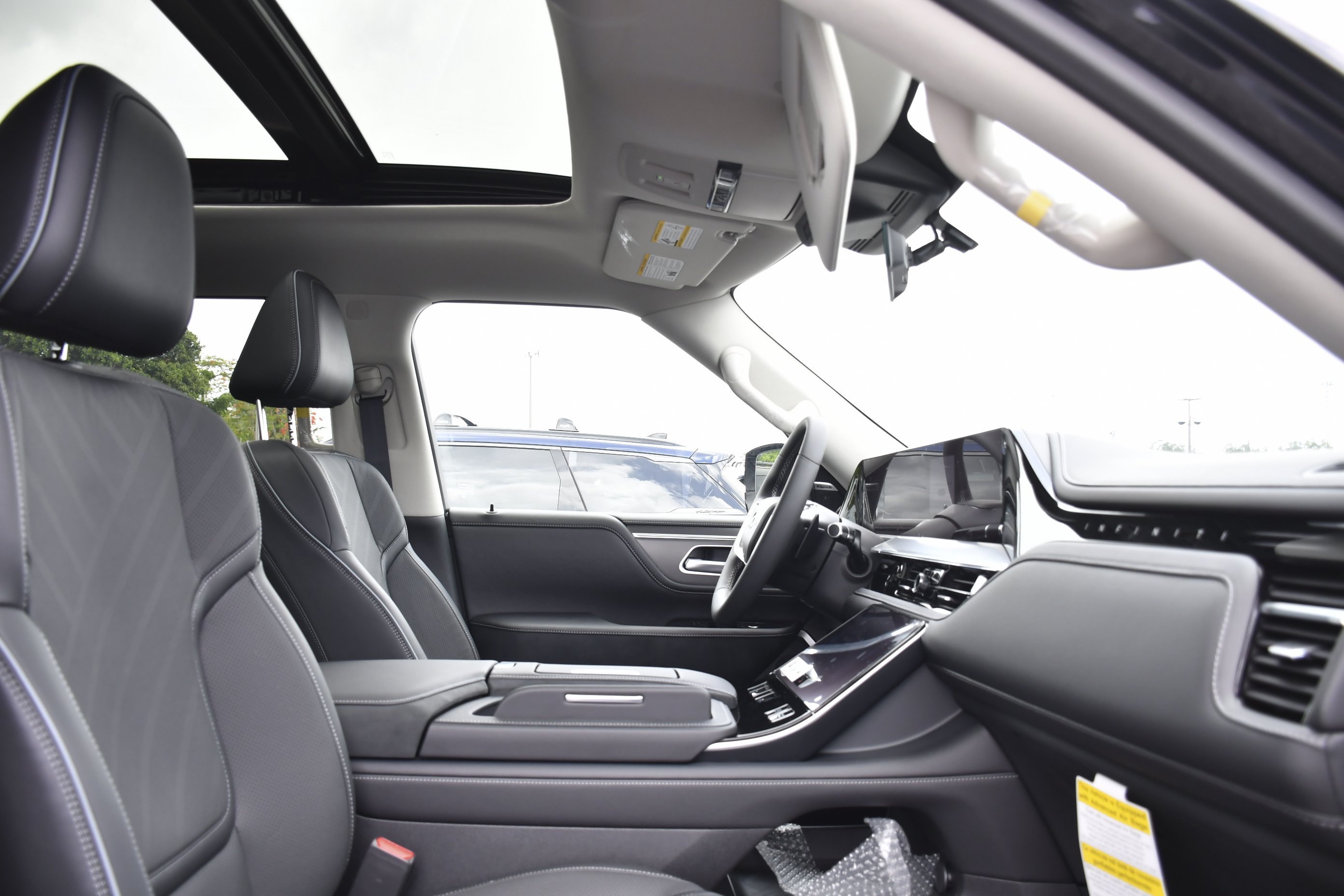 New 2026 BLACK OBSIDIAN INFINITI Luxe 2WD image 33