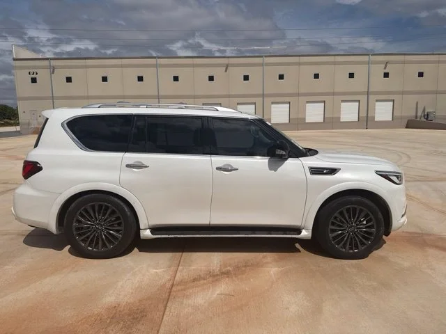 Used 2023 White INFINITI Premium Select image 4