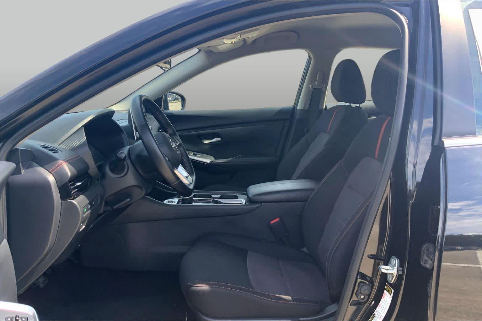 Used 2025 Super Black Nissan SR image 8