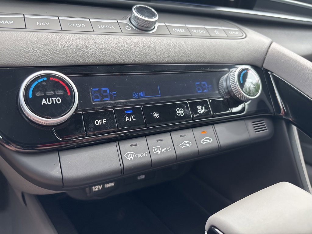 Used 2025 Gray Hyundai SEL Sport image 28