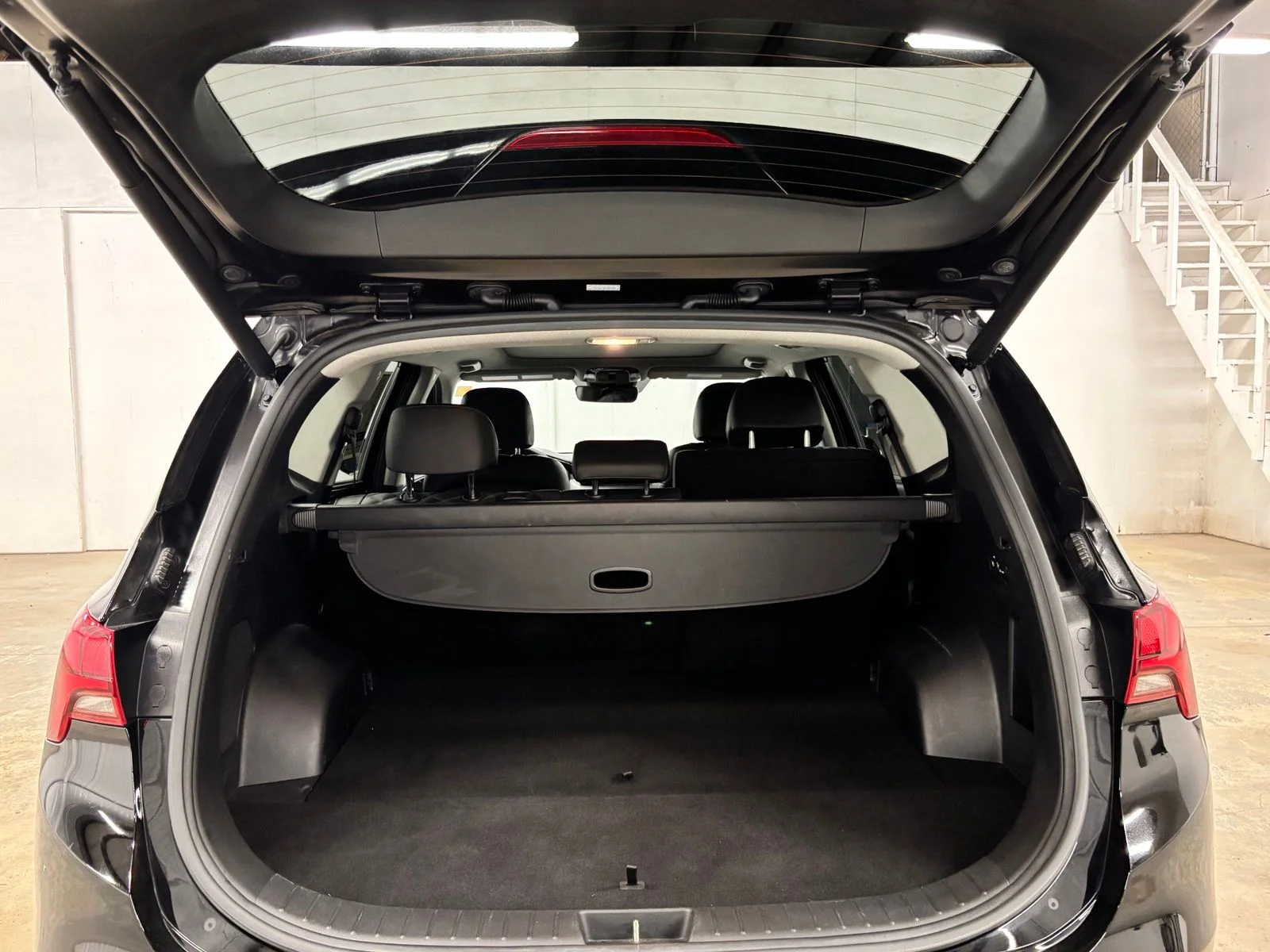 Used 2021 Black Hyundai Limited image 23