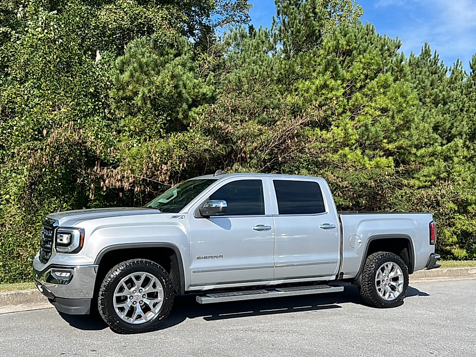 Used 2018 Quicksilver Metallic GMC SLT image 4