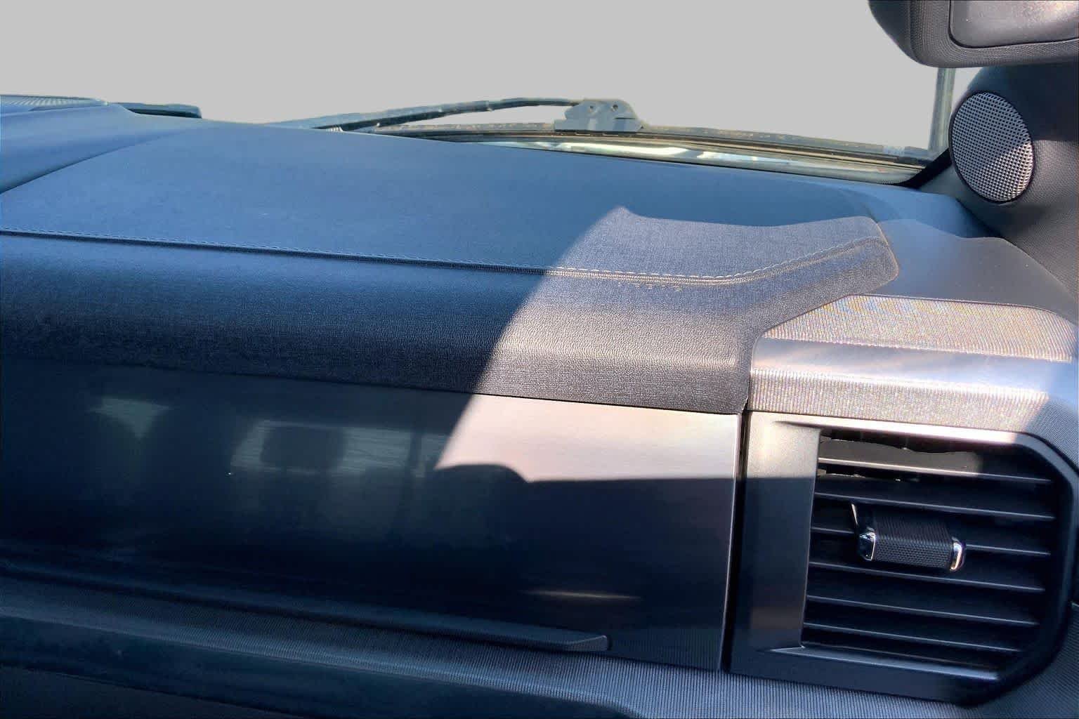 Used 2025 Agate Black Metallic Ford LARIAT image 19