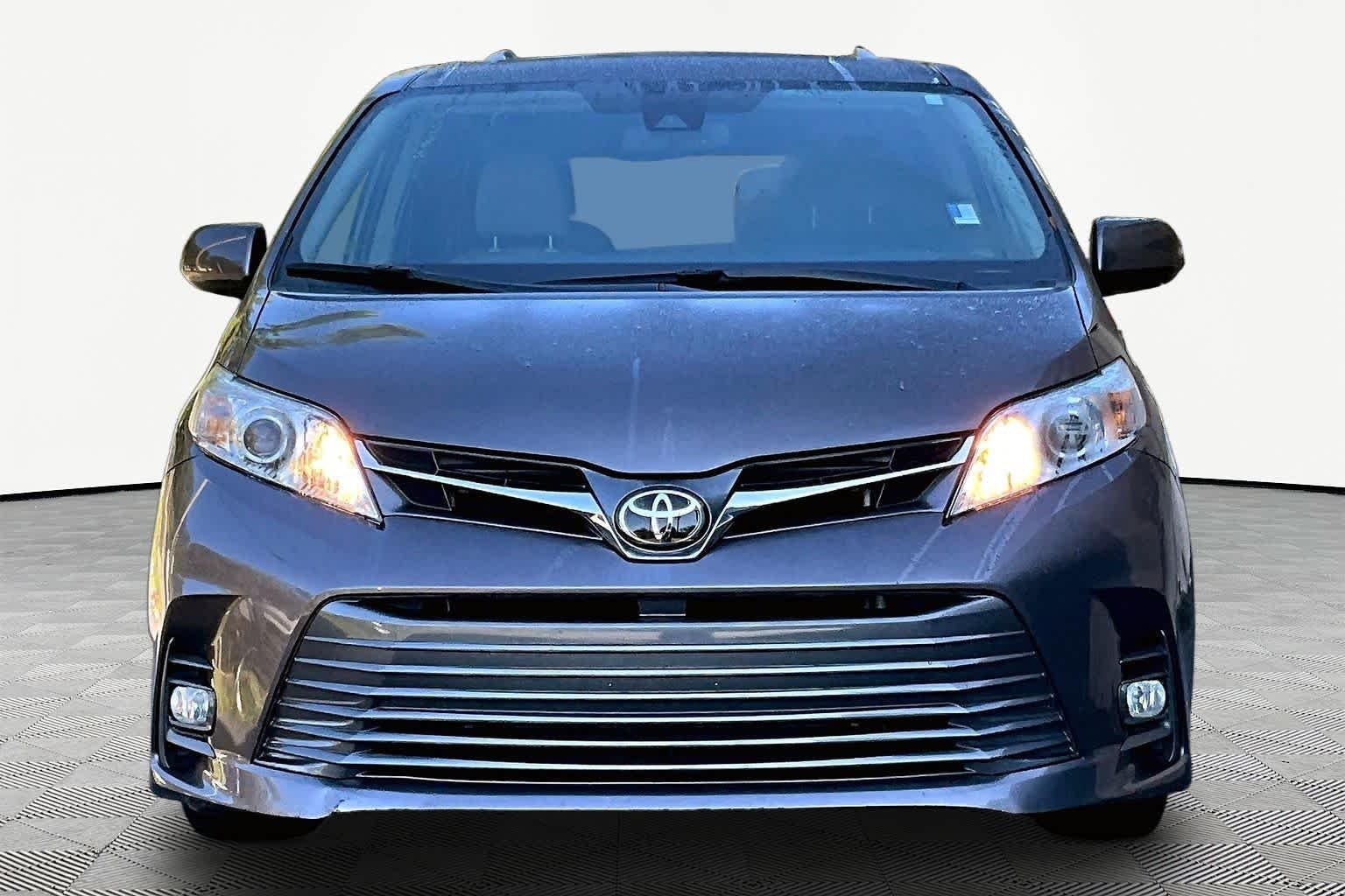 Used 2020 Predawn Gray Mica Toyota XLE image 4
