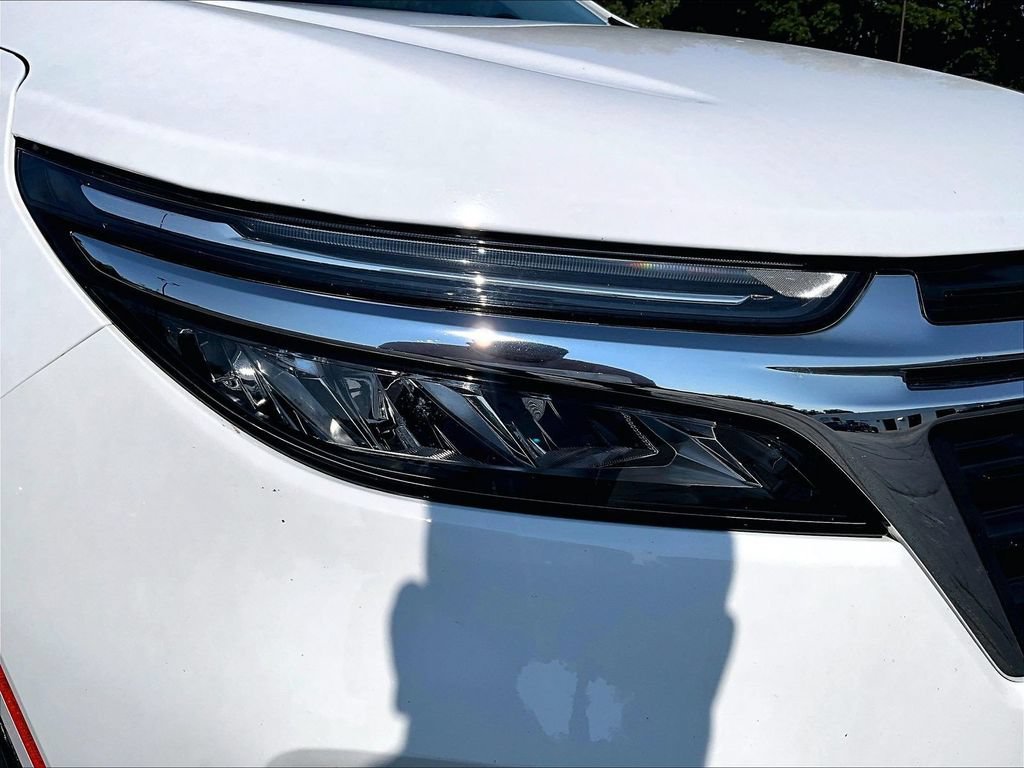 Used 2023 SUMMIT WHITE Chevrolet LT image 33