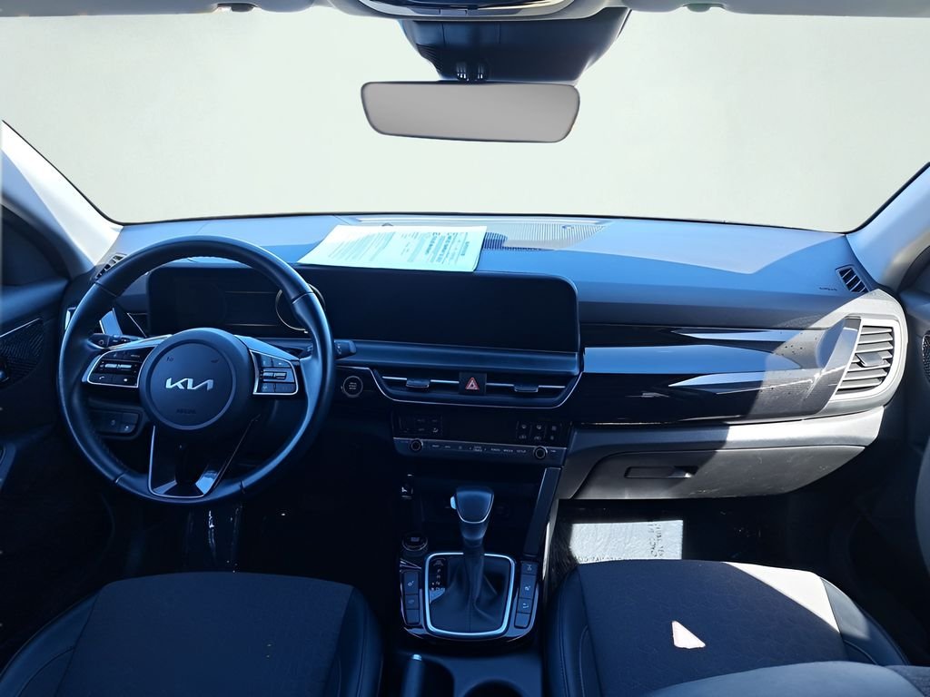 Used 2024 Green Kia S image 19